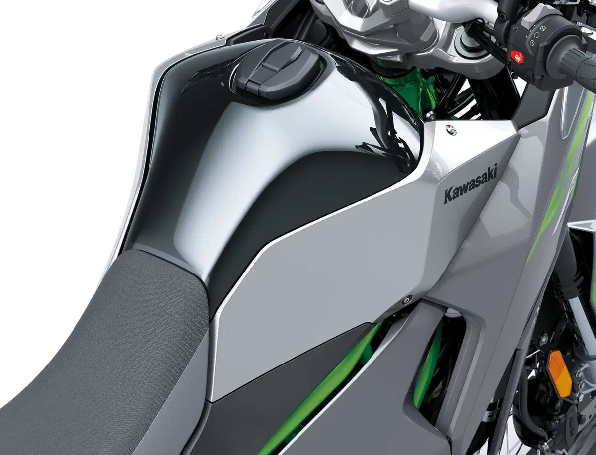 Nuova Kawasaki KLE 650: 21 pollici, 70 CV e un prezzo che sorprende [GALLERY] (24)