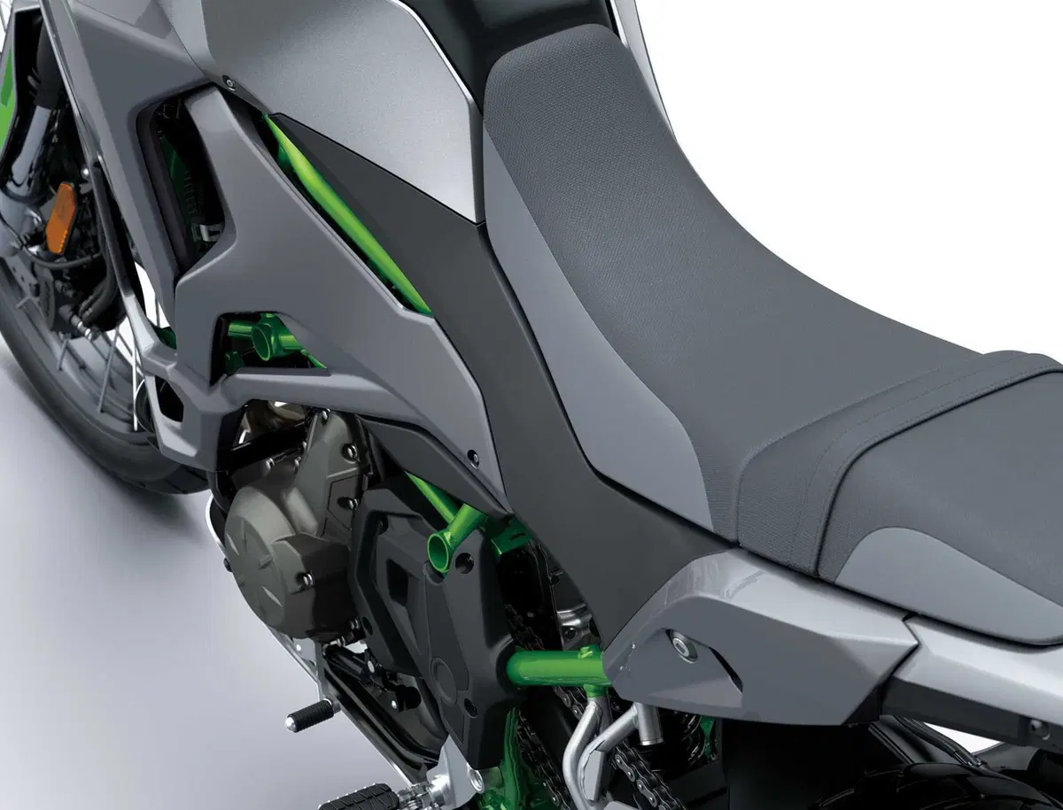 Nuova Kawasaki KLE 650: 21 pollici, 70 CV e un prezzo che sorprende [GALLERY] (33)