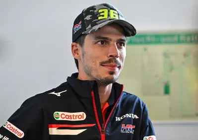 MotoGP, Joan Mir torna a Sepang dopo quattro GP saltati: 'Non è stato un periodo facile, non vedo l'ora di ritrovare la squadra'