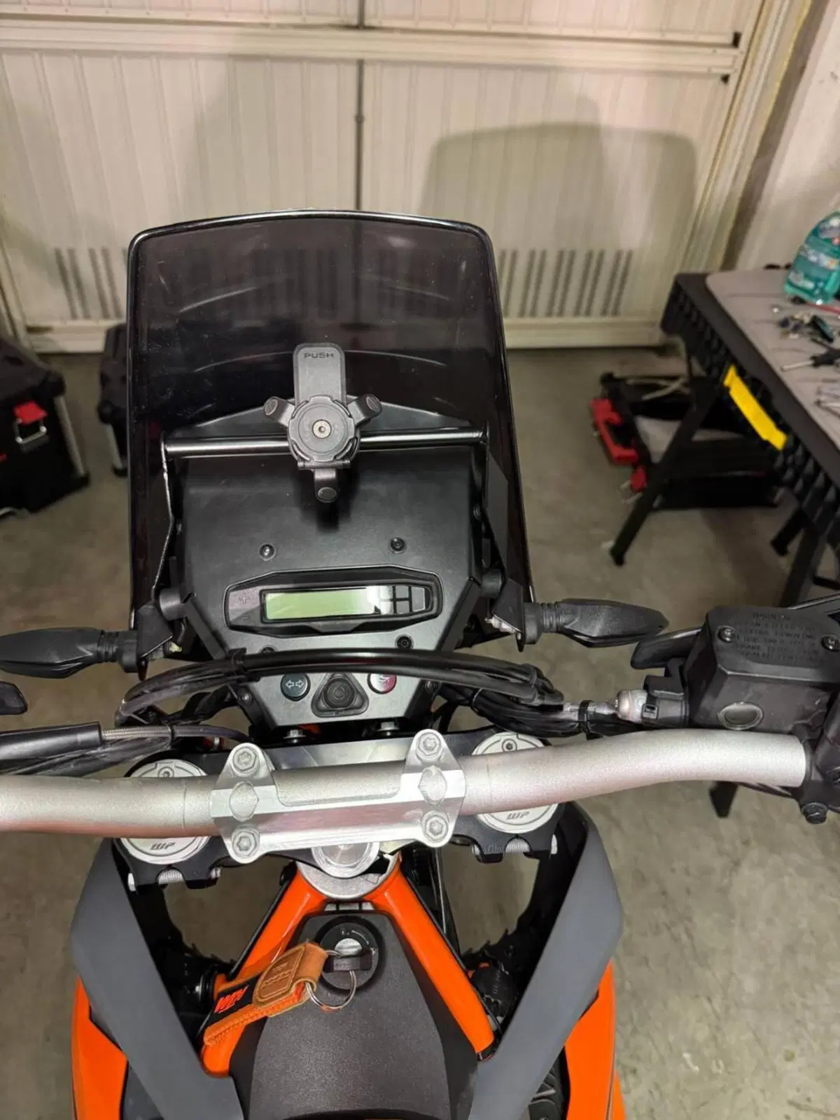 KTM 690 Enduro R (2022 - 25) (9)