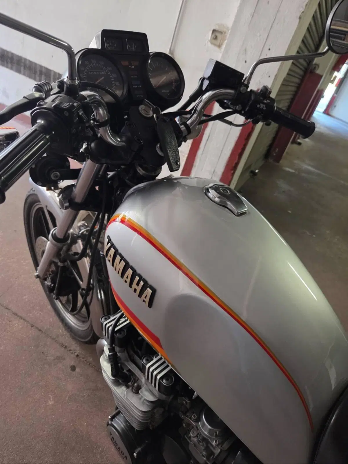 Yamaha XJ 550 (5)