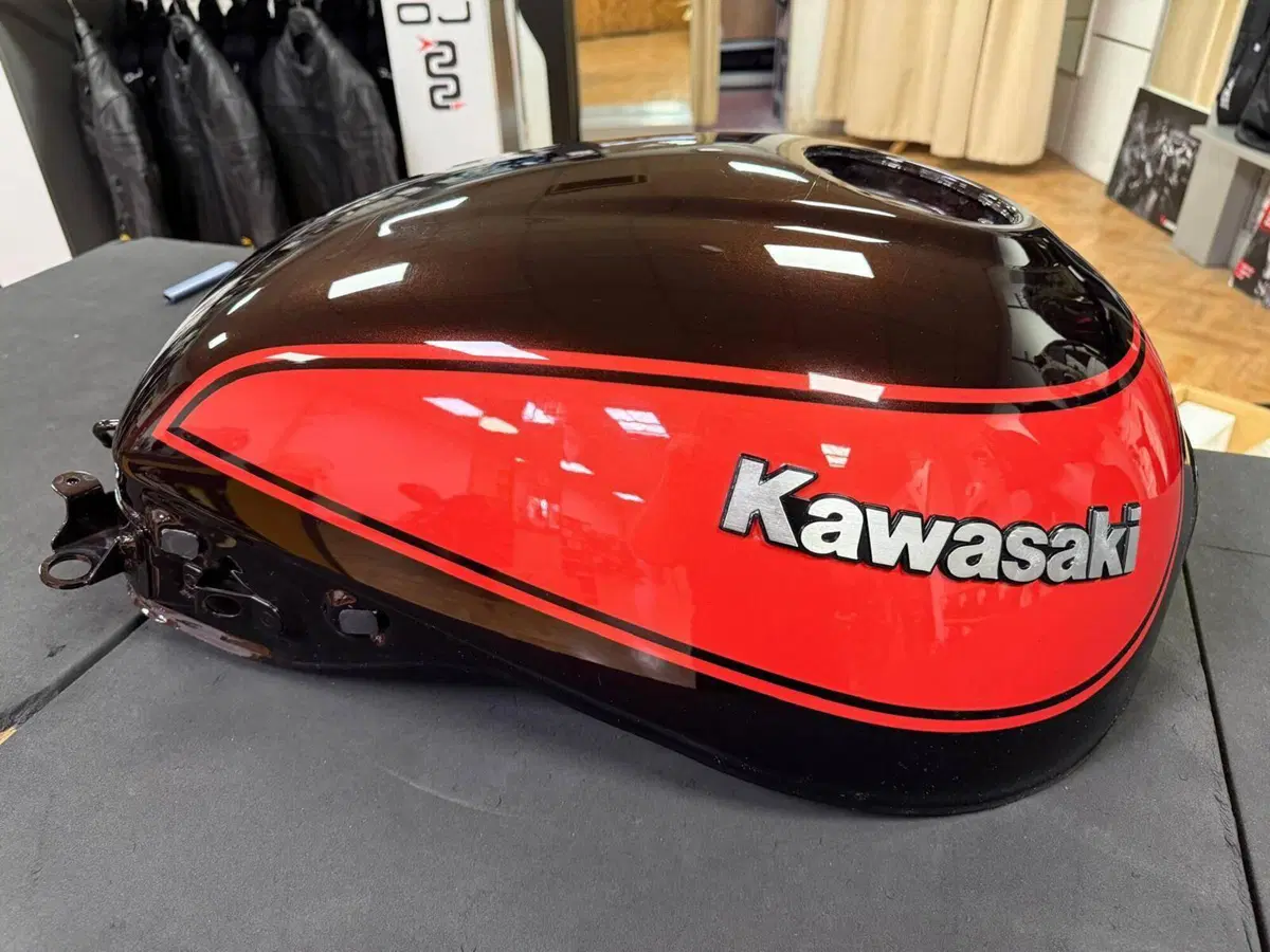 Serbatoio Originale Kawasaki Z900RS (2)