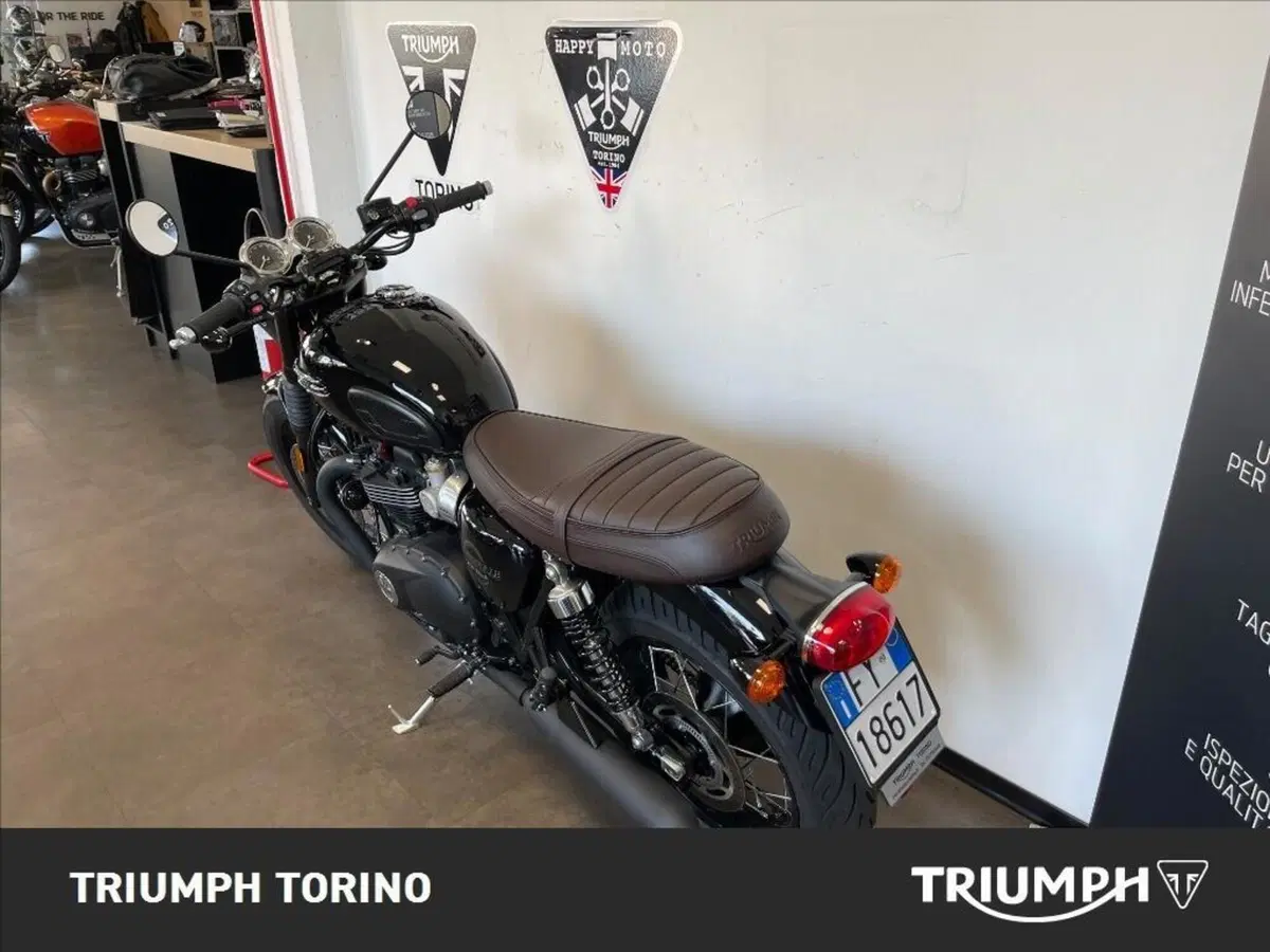 Triumph Bonneville T120 Black (2026) (5)