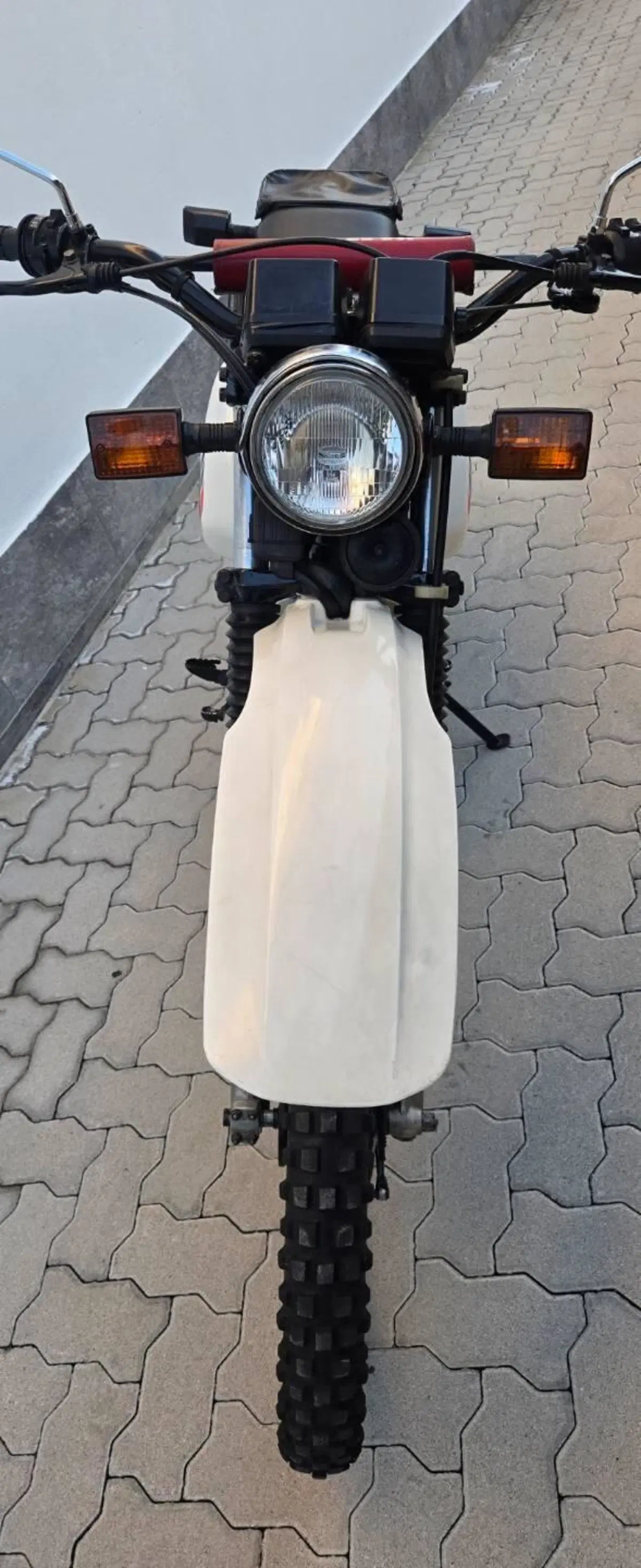 Yamaha XT 400 (8)