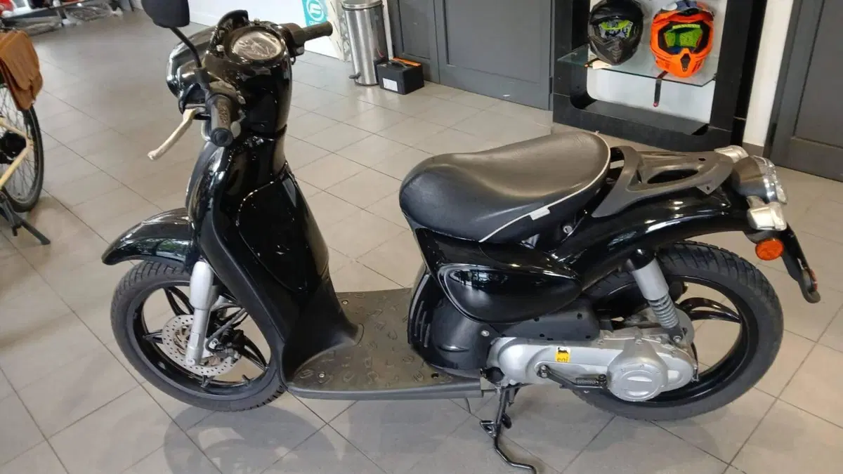 Aprilia Scarabeo 50 4t 4V (2009 - 17) (2)