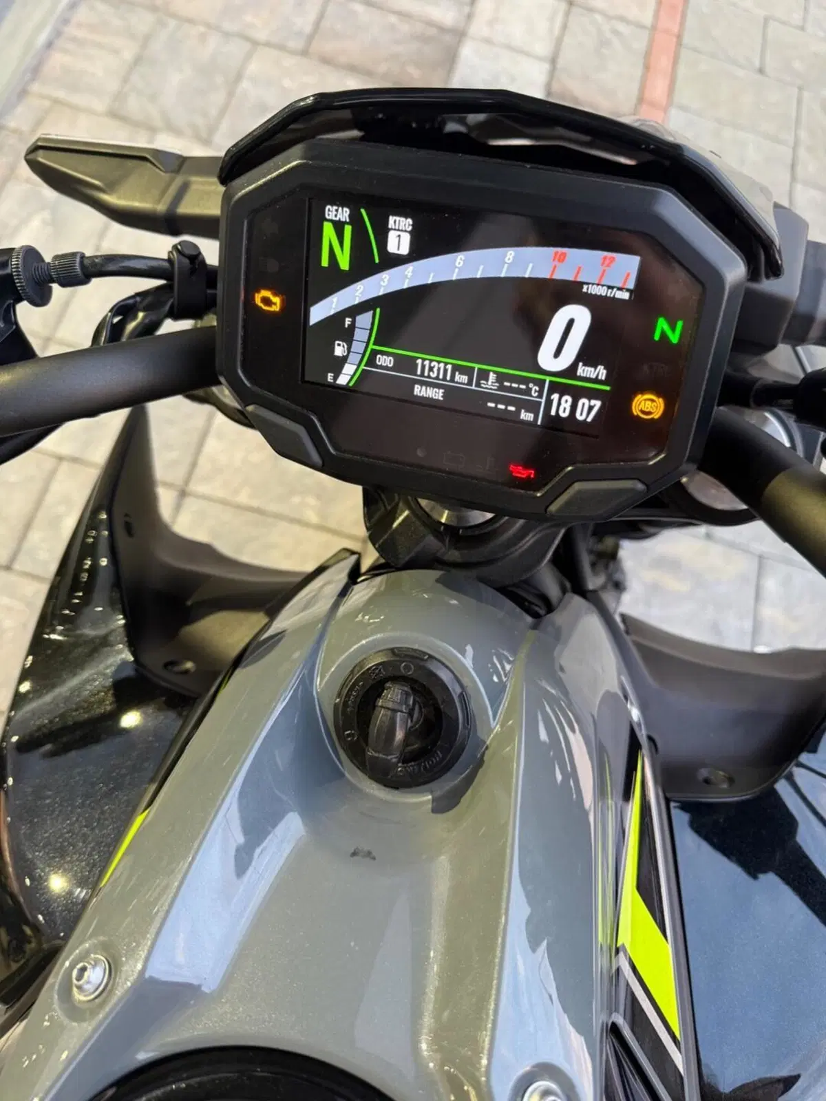 Kawasaki Z 650 (2025 - 27) (2)