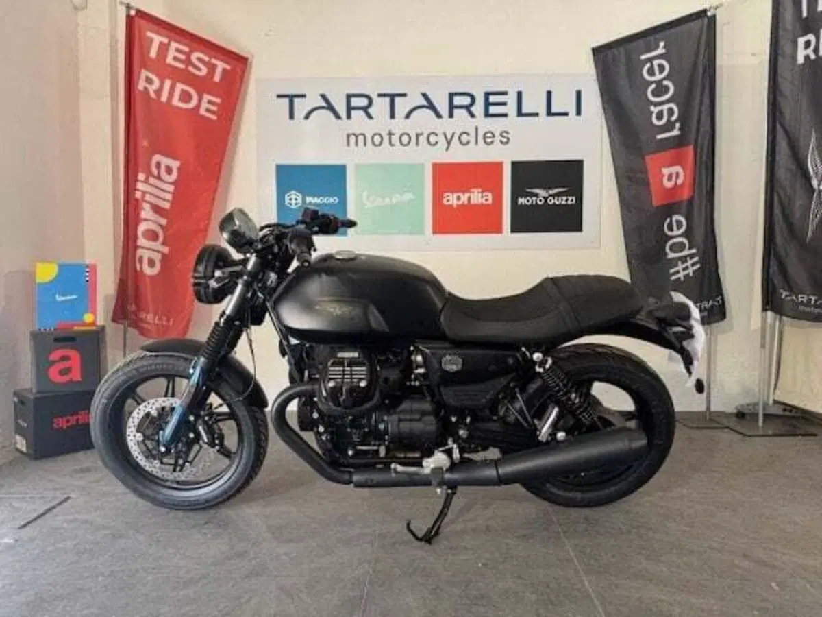 Moto Guzzi V7 Stone (2025 - 26) (2)