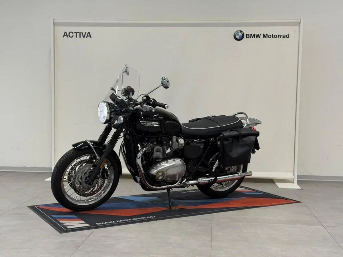 Triumph Bonneville T120 Black Stealth Edition (2024) (5)