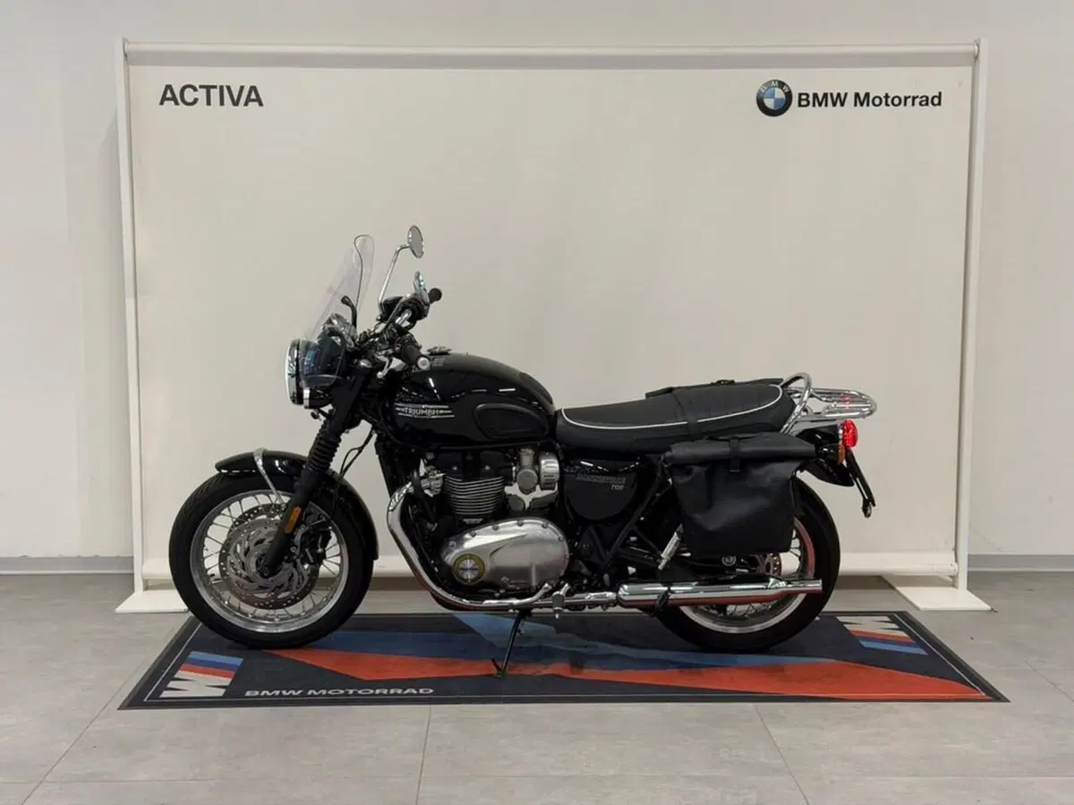 Triumph Bonneville T120 Black Stealth Edition (2024)