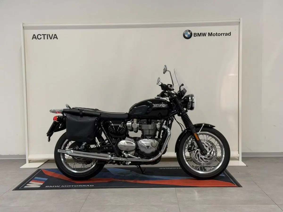 Triumph Bonneville T120 Black Stealth Edition (2024) (2)