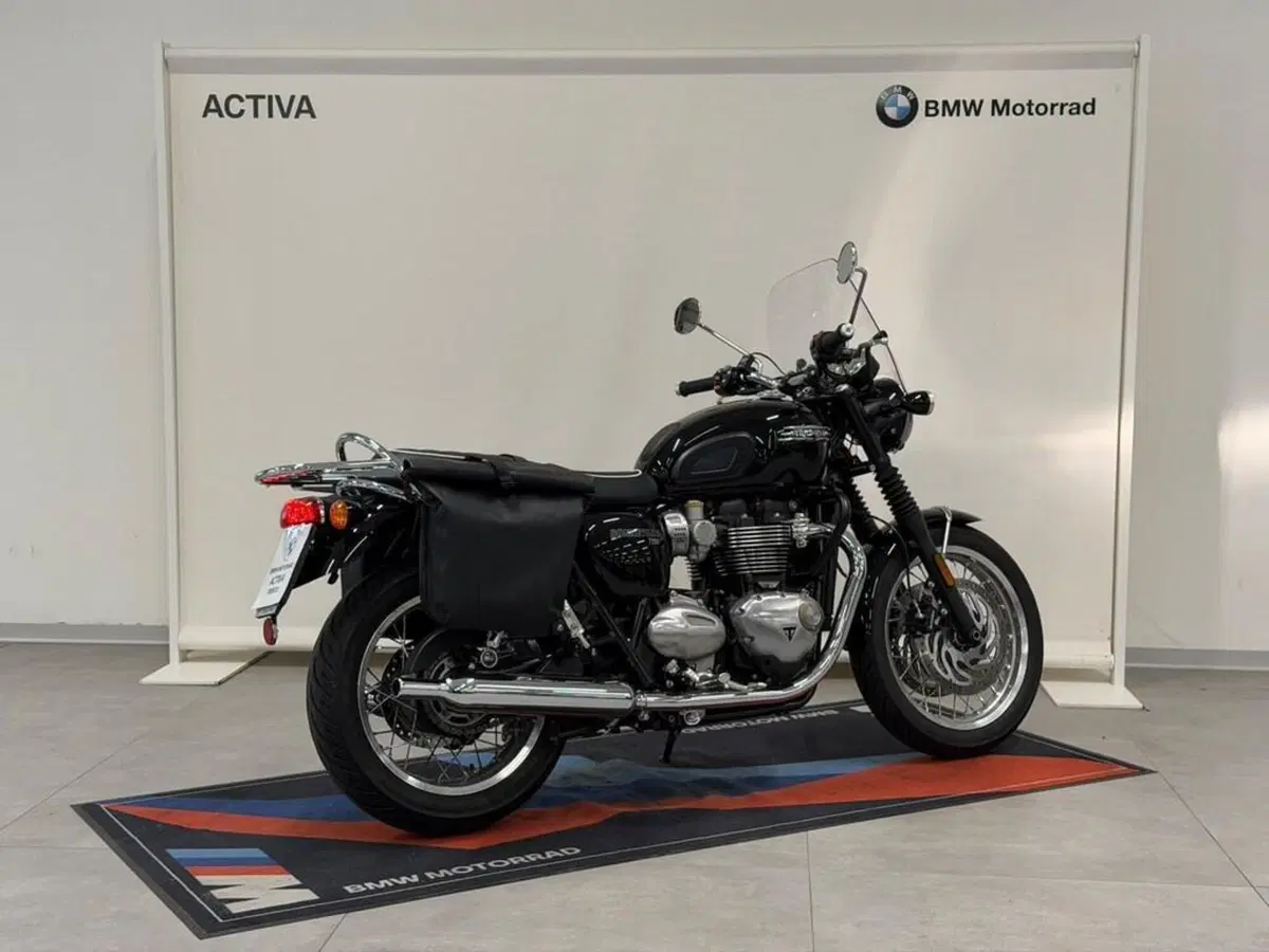 Triumph Bonneville T120 Black Stealth Edition (2024) (6)