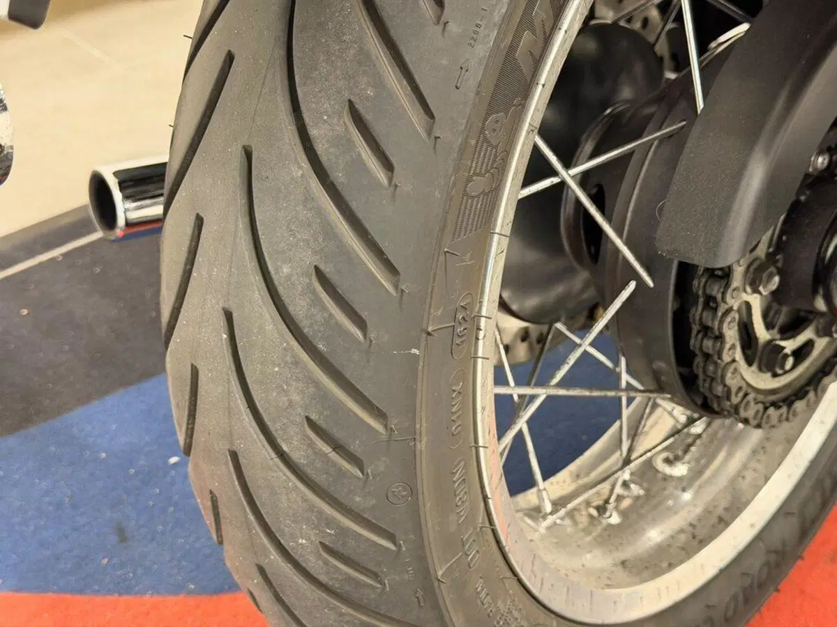 Triumph Bonneville T120 Black Stealth Edition (2024) (11)