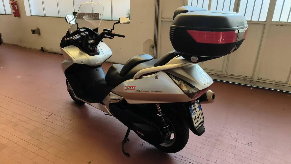 Honda Silver Wing 600 (2001 - 05) (3)