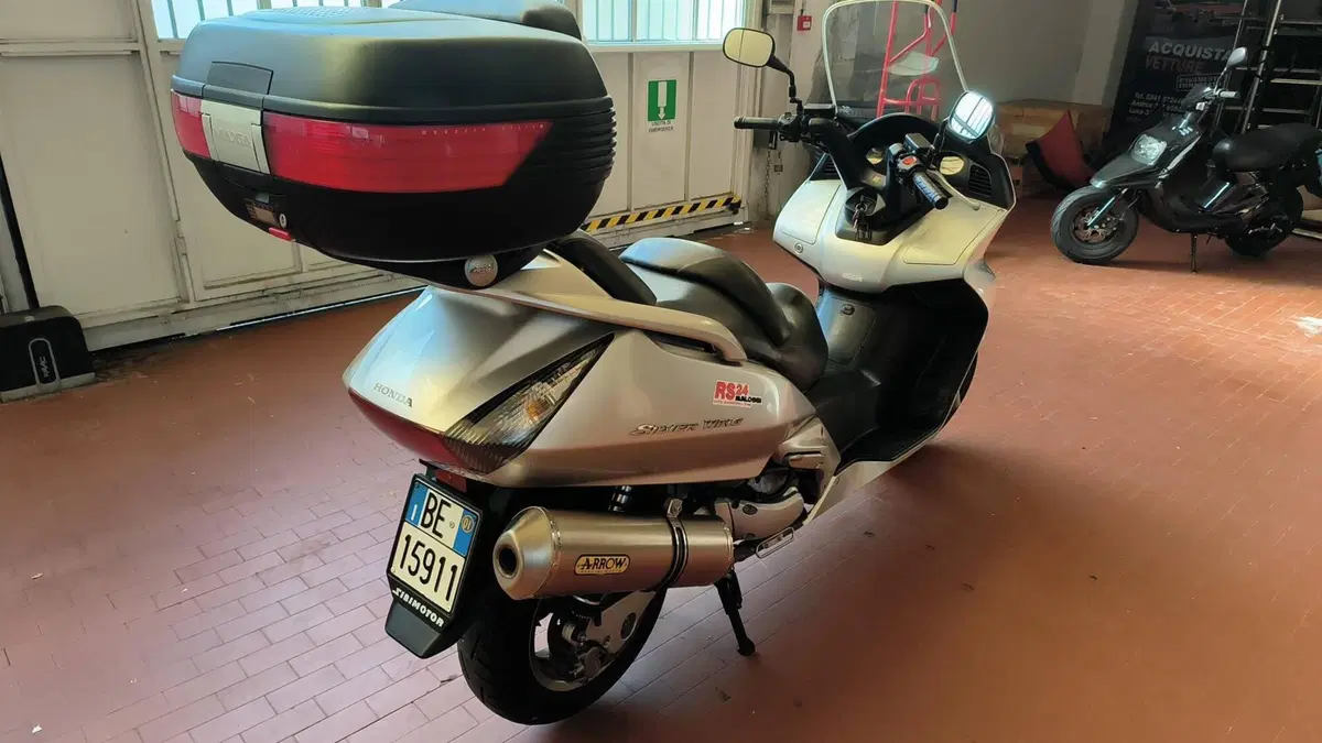 Honda Silver Wing 600 (2001 - 05) (4)