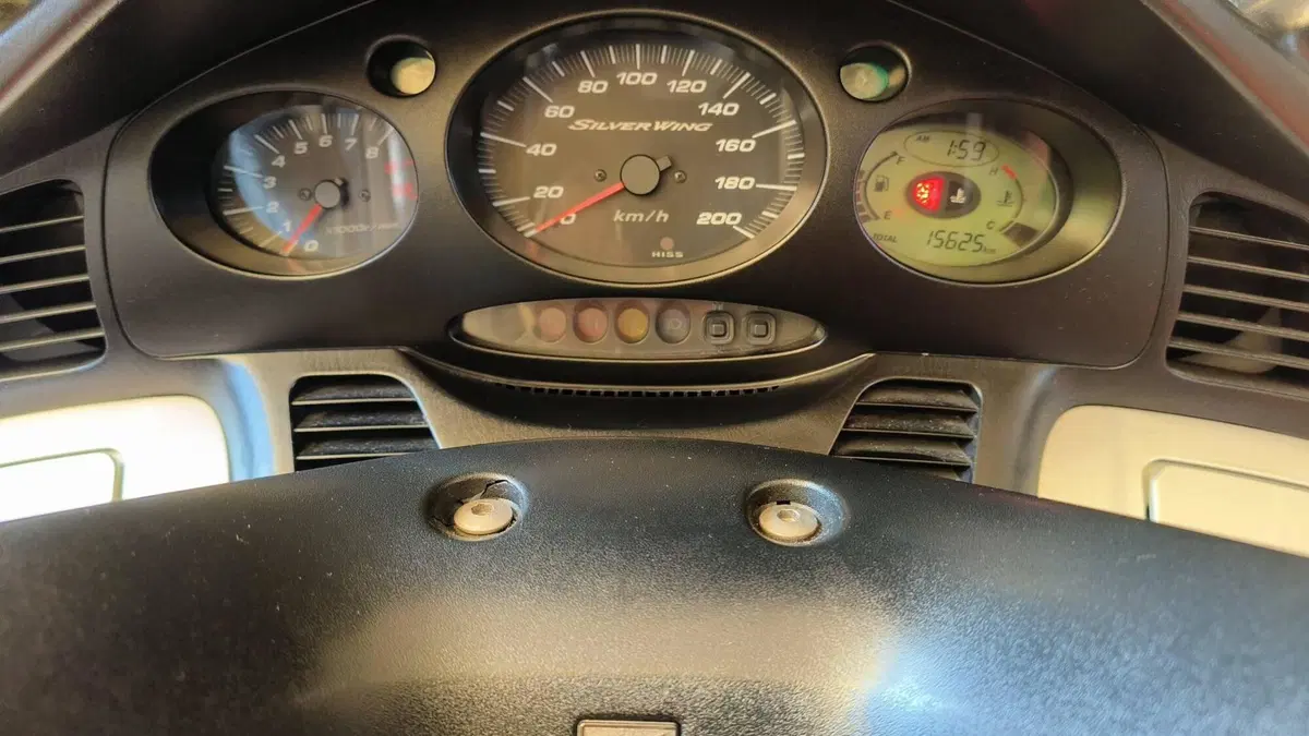 Honda Silver Wing 600 (2001 - 05) (7)