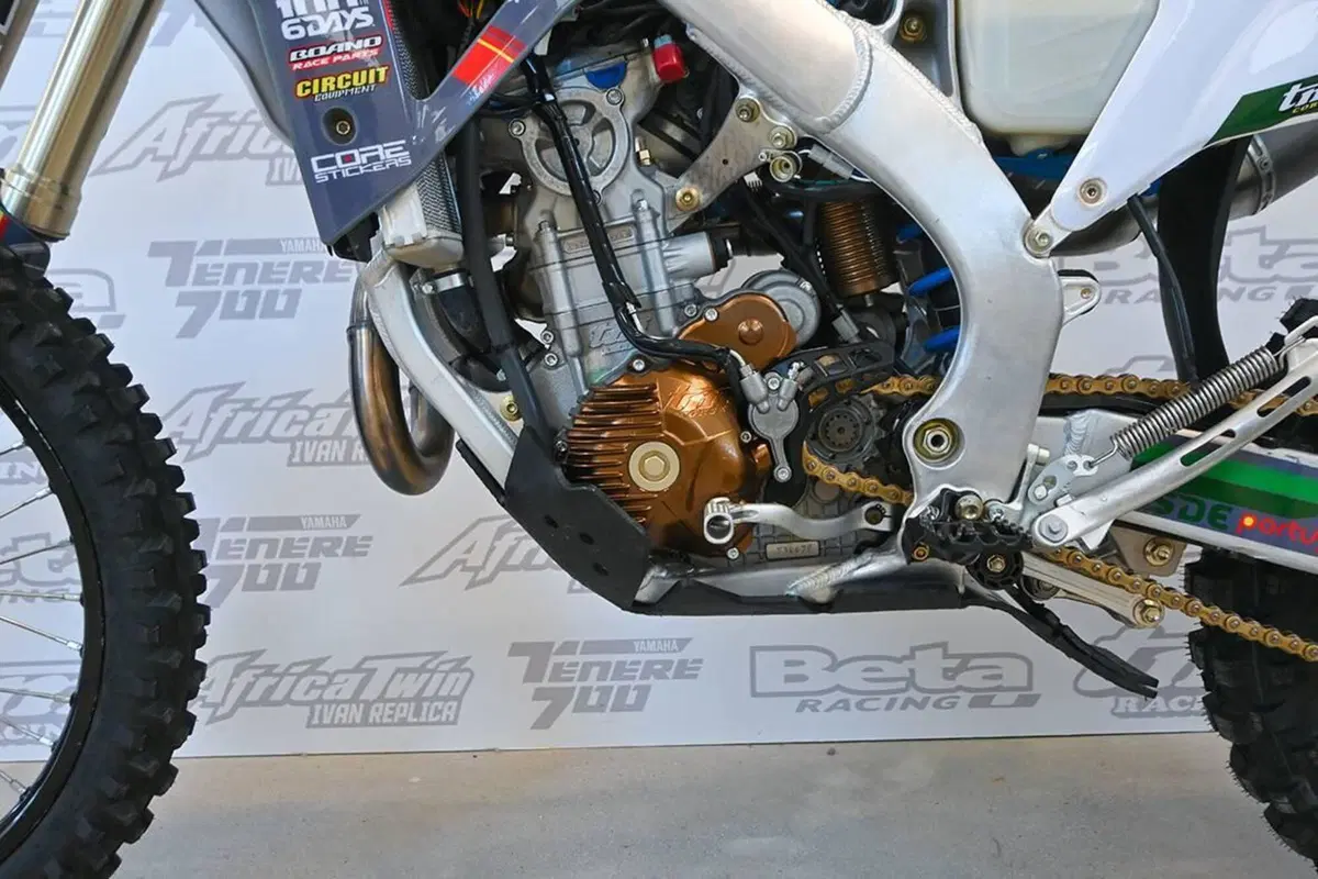 Tm Moto EN 300 4T ES Fi (2027) (8)