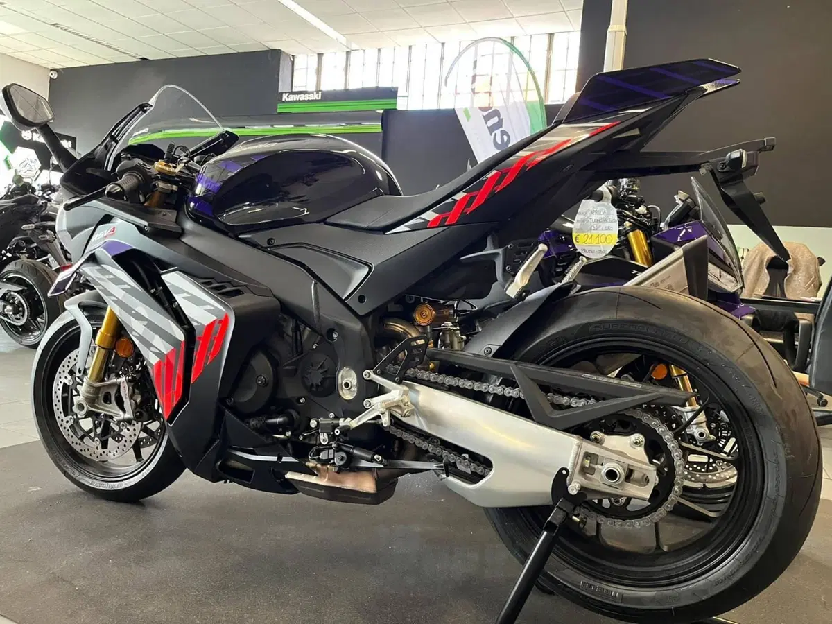 Aprilia RSV4 1100 Factory (2025 - 26) (2)