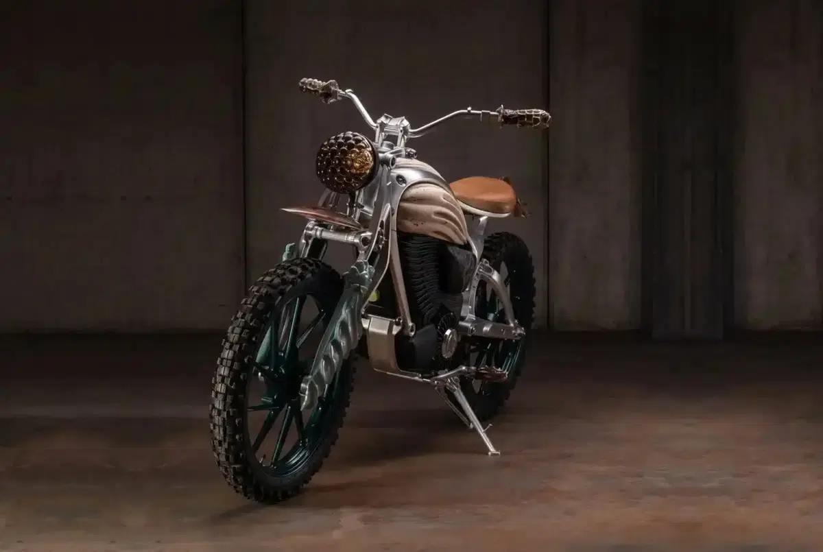 L'arte incontra la mobilità: Royal Enfield Motototem, una scultura su base Flying Flea C6