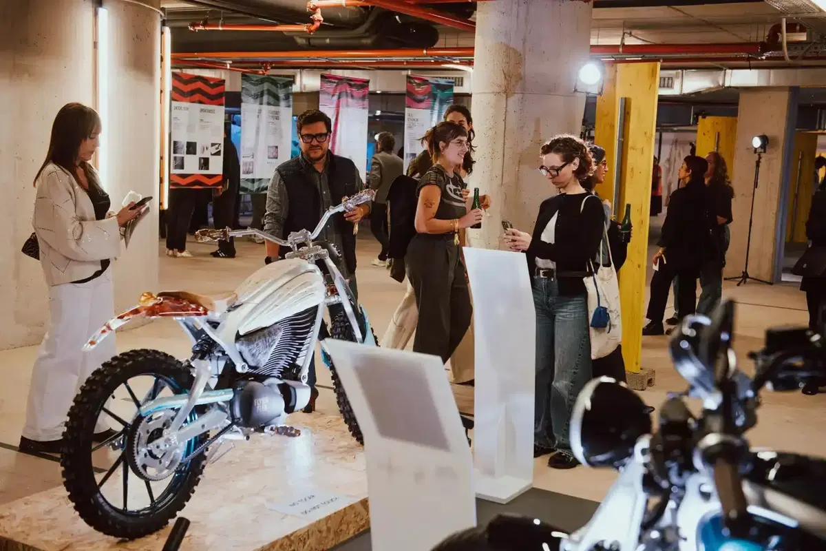 L'arte incontra la mobilità: Royal Enfield Motototem, una scultura su base Flying Flea C6 (5)