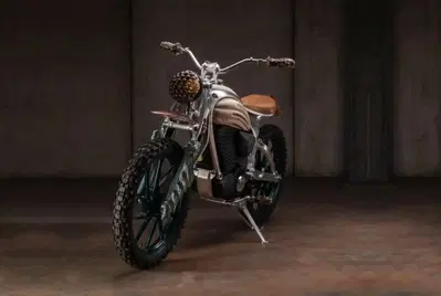 L'arte incontra la mobilità: Royal Enfield Motototem, una scultura su base Flying Flea C6