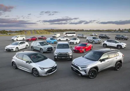 Toyota cambia strategia per l’ibrido: nuovo 1.5 a quattro cilindri, più compatto e con consumi ridot