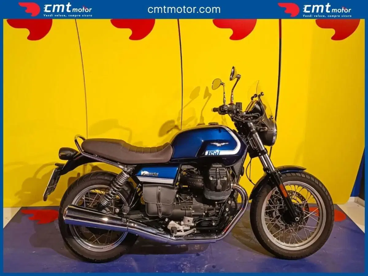 Moto Guzzi V7 Stone Special Edition (2022 - 25) (3)