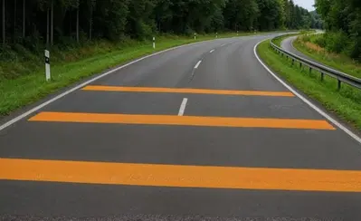 Le strisce anti-velocità sulla strada per rallentare le moto: un fallimento in Germania