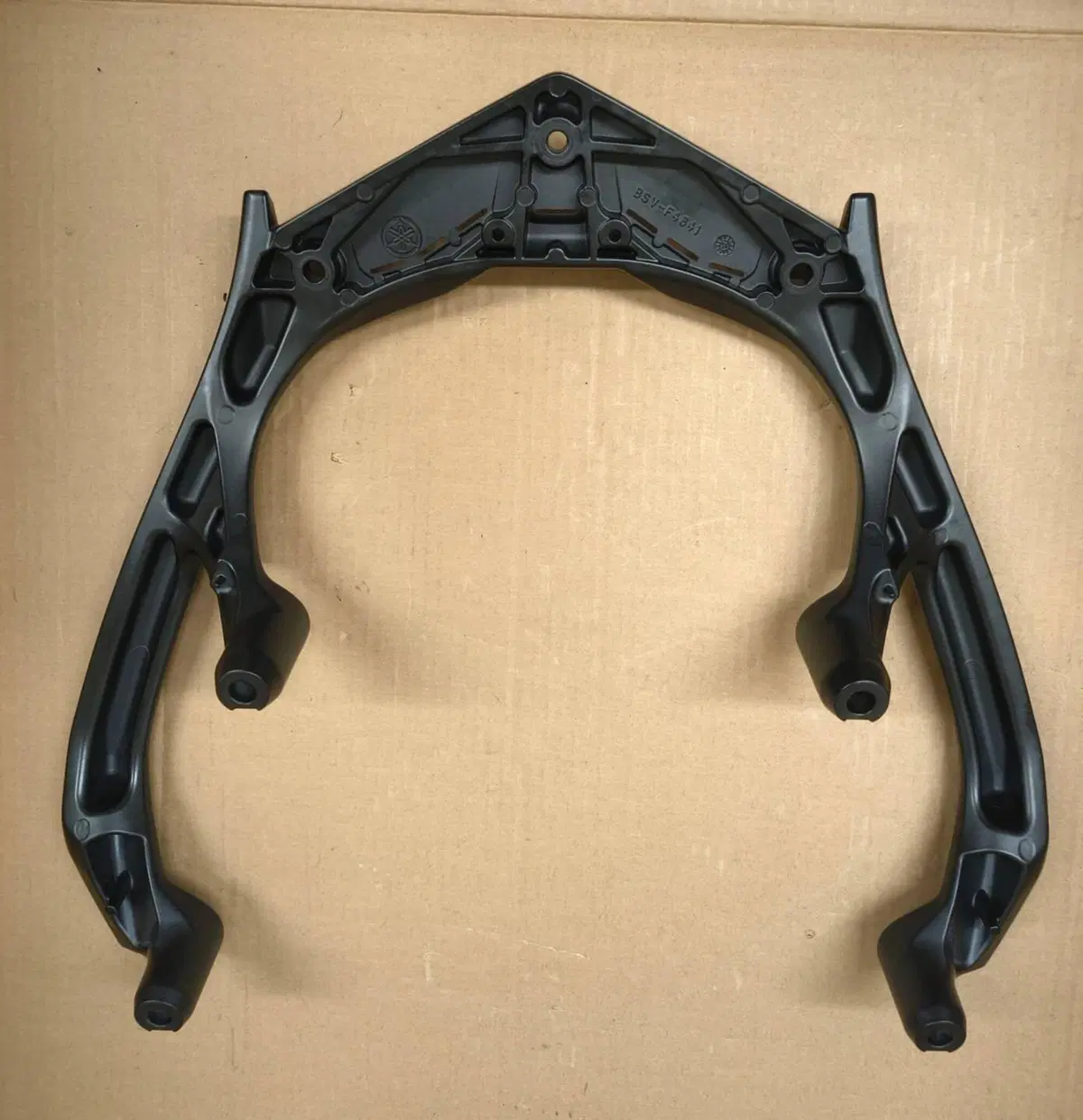 Portapacchi posteriore T-max 560 Originale Yamaha (2)