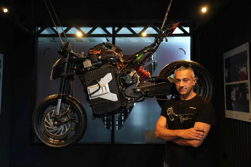 La piattaforma della F77