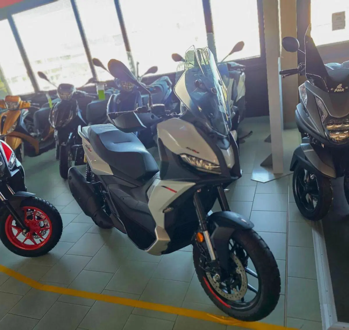 Aprilia SR GT 400 (2026) (2)