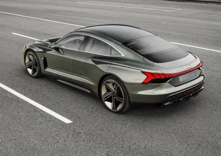 Audi brevetta il motore a benzina sulle auto elettriche: la soluzione per aumentare l'autonomia
