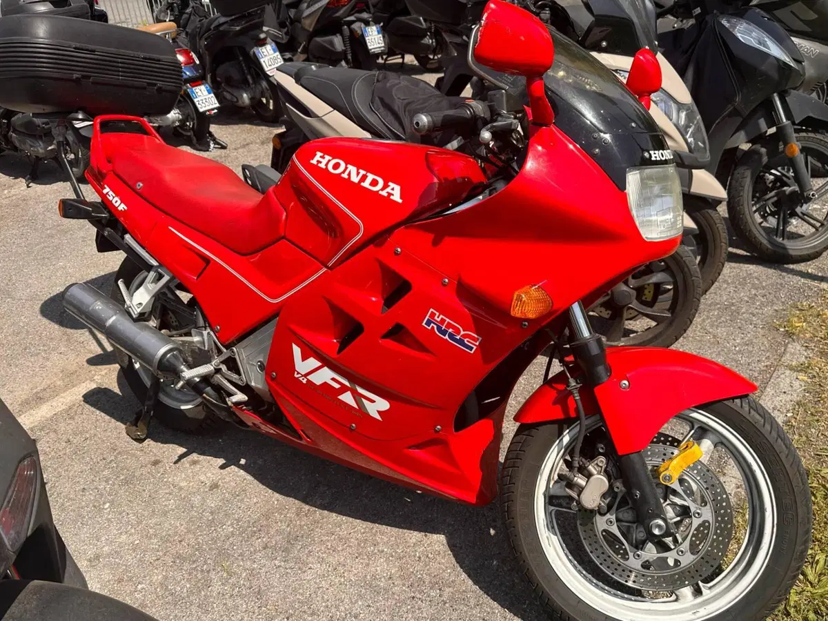 Honda VFR 750 F (2)