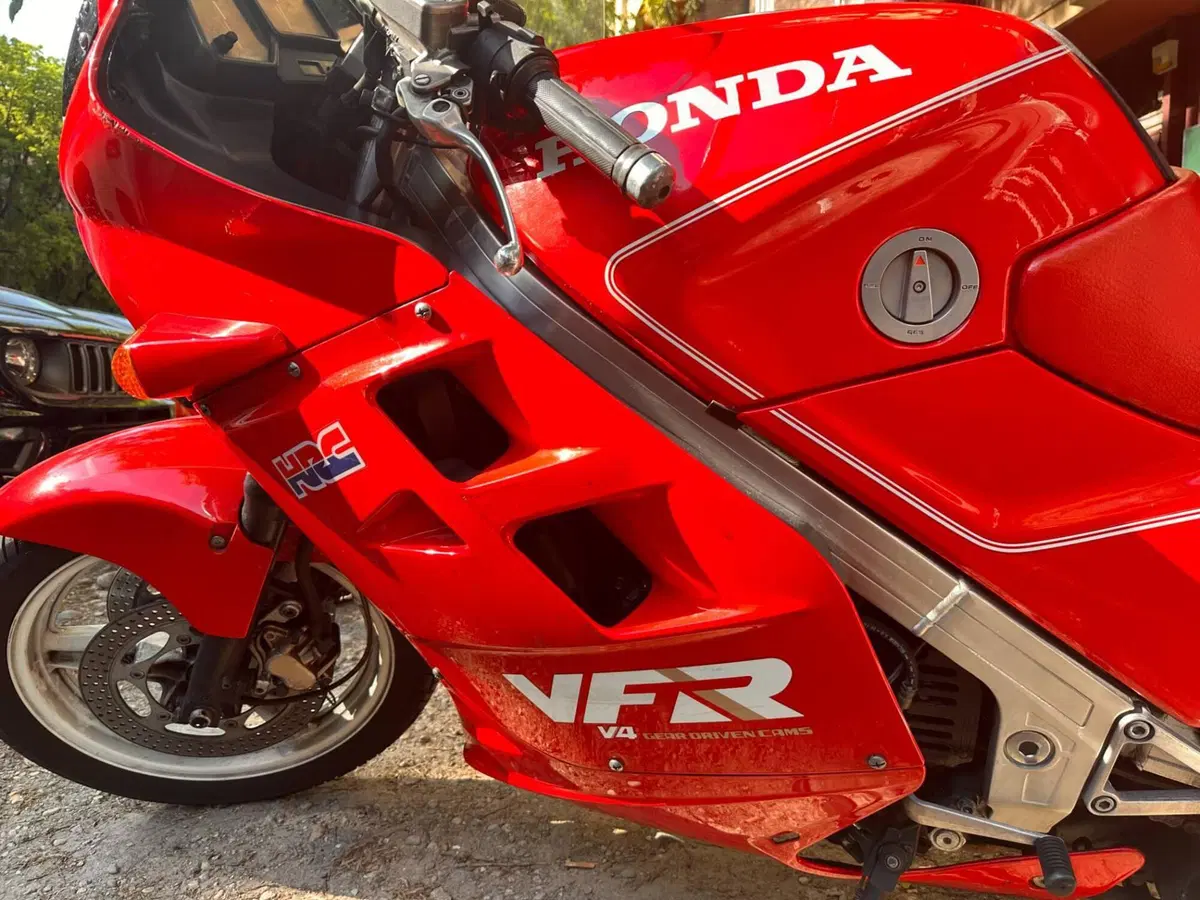 Honda VFR 750 F (5)