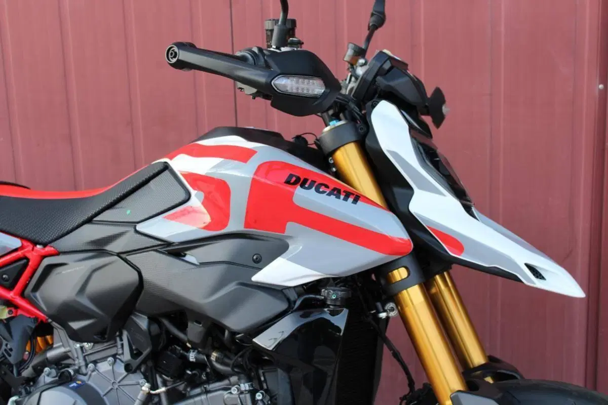 Ducati Hypermotard V2 SP (2026) (4)