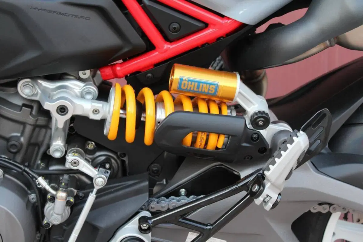 Ducati Hypermotard V2 SP (2026) (6)