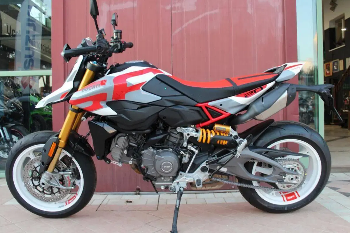 Ducati Hypermotard V2 SP (2026) (8)