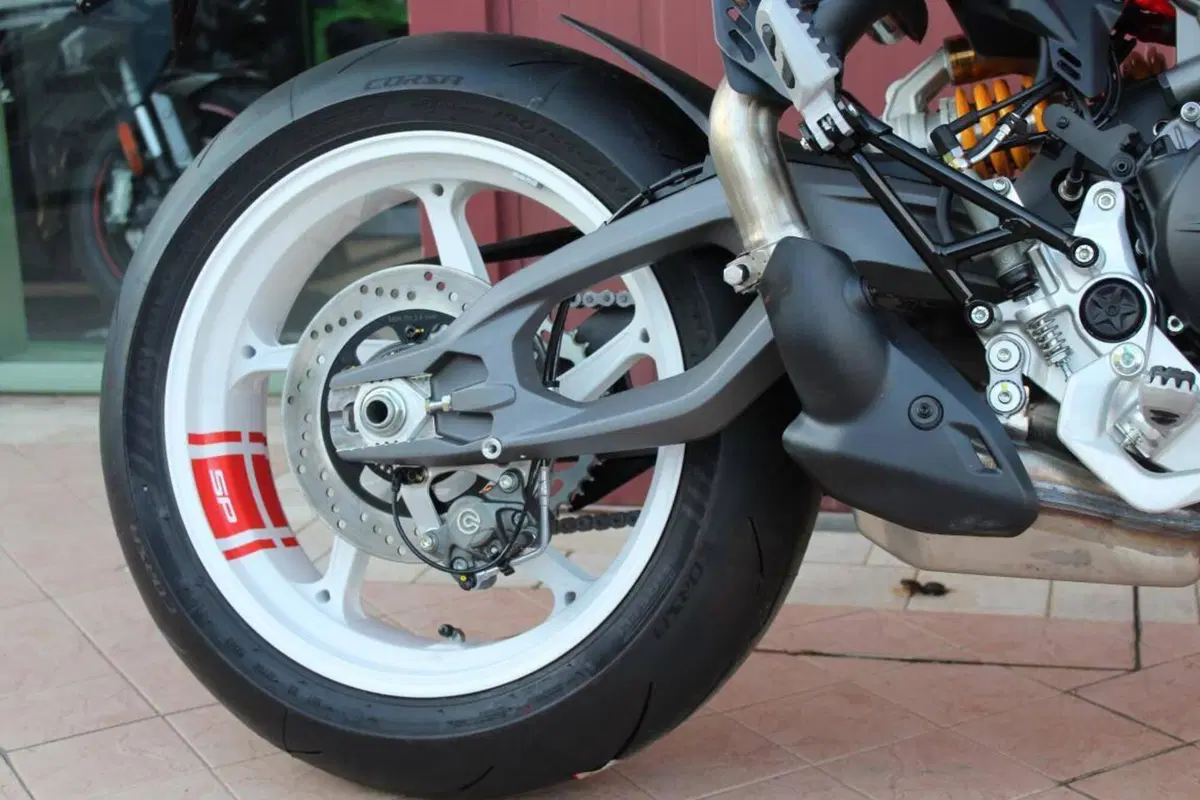 Ducati Hypermotard V2 SP (2026) (9)
