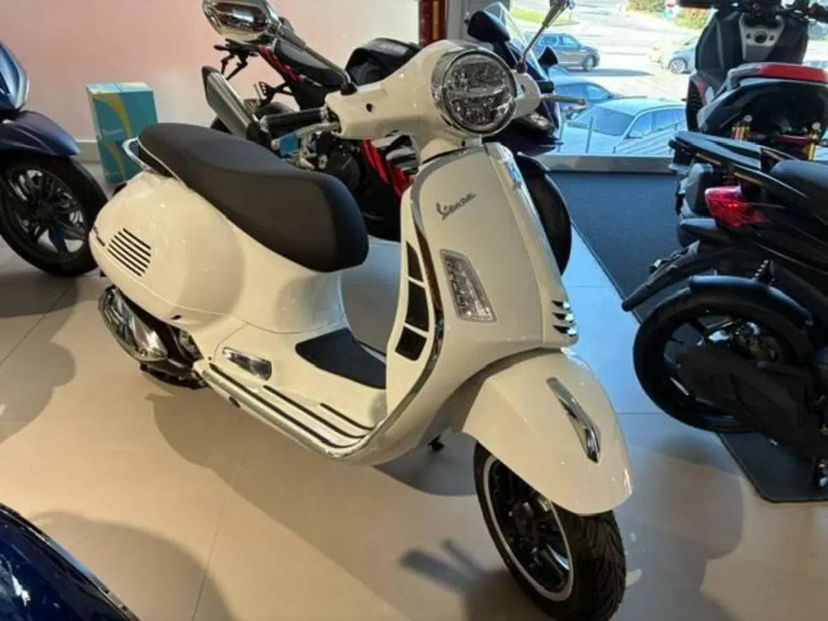 Vespa GTS 310 Super (2025 - 26) (2)