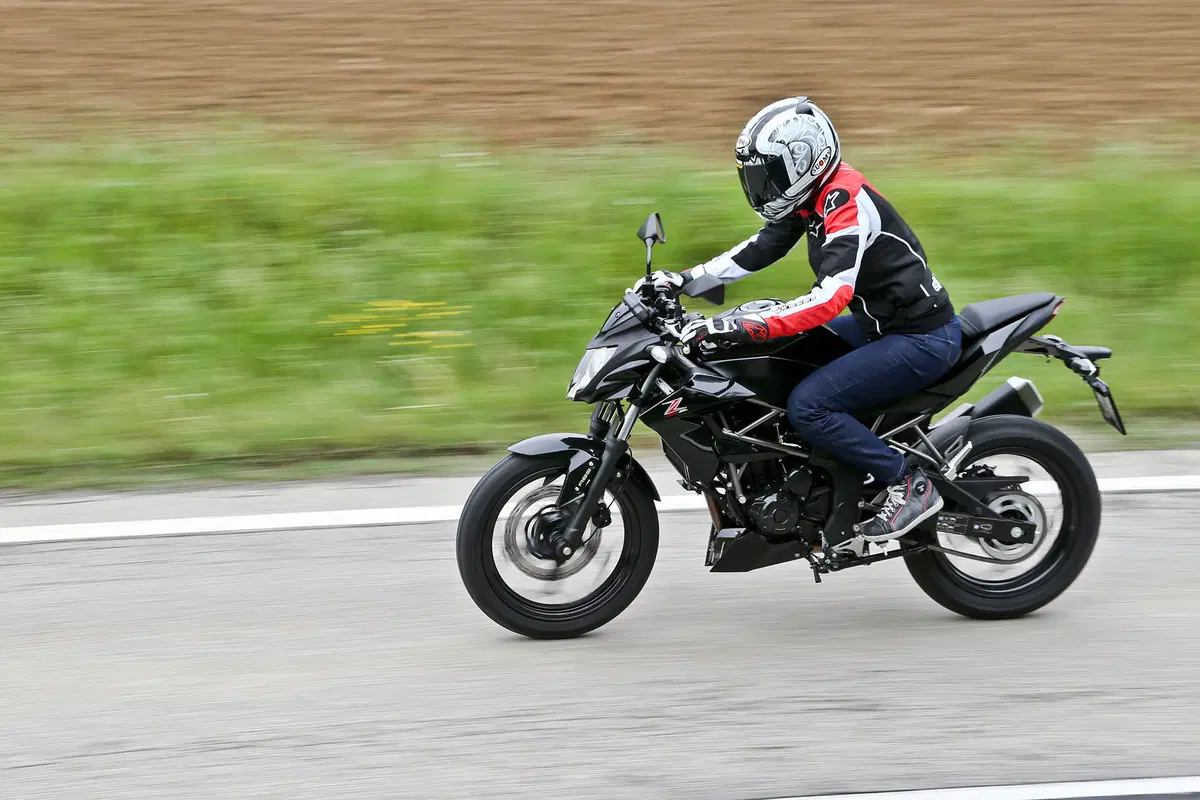 Kawasaki Z250SL (6)