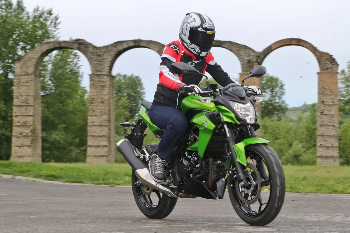 Kawasaki Z250SL (10)