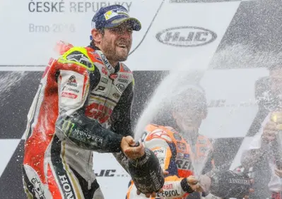 MotoGP. Crutchlow vince il GP di Brno davanti a Rossi