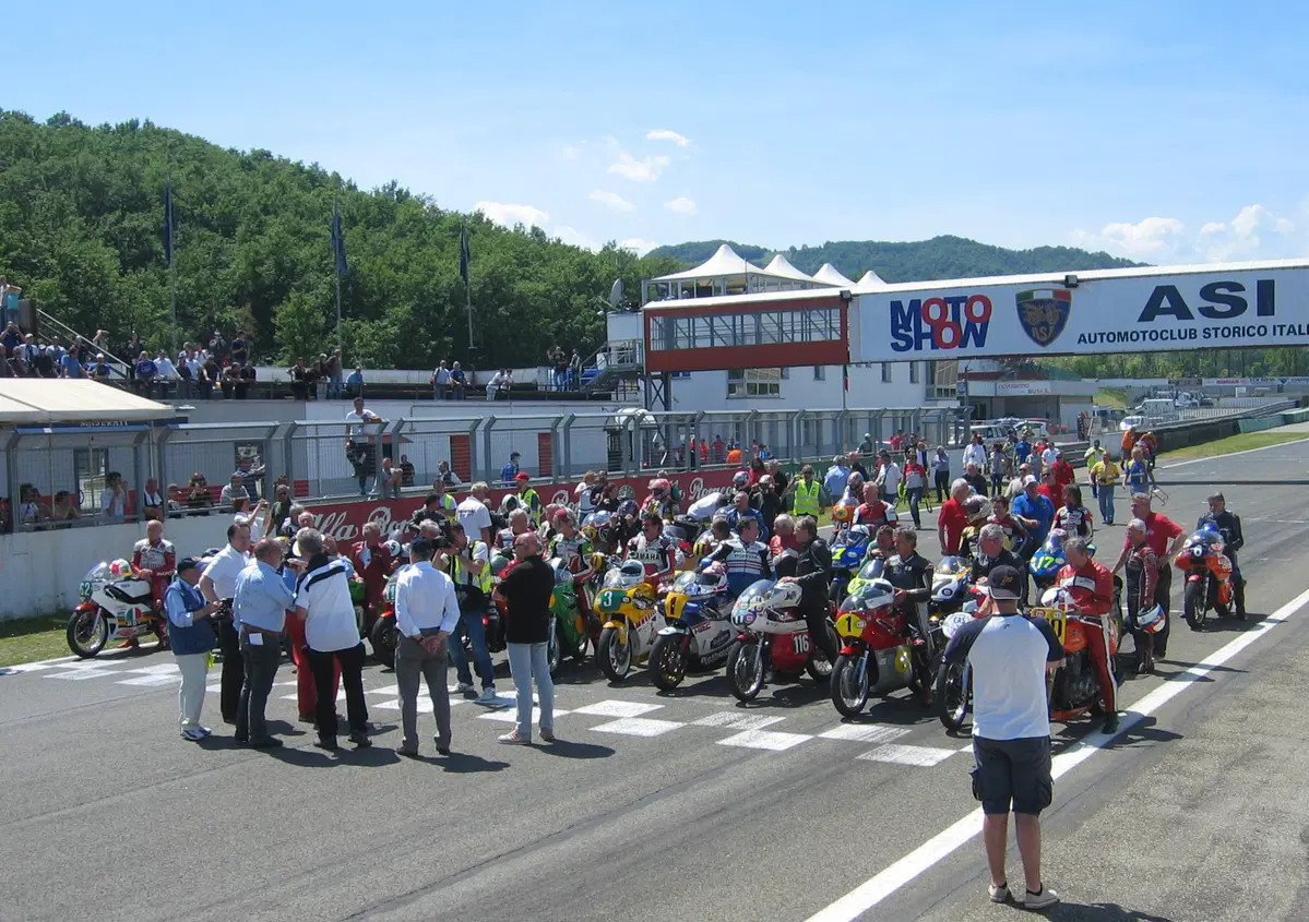 La "Parata dei Campioni" all'ASI Moto Show di Varano