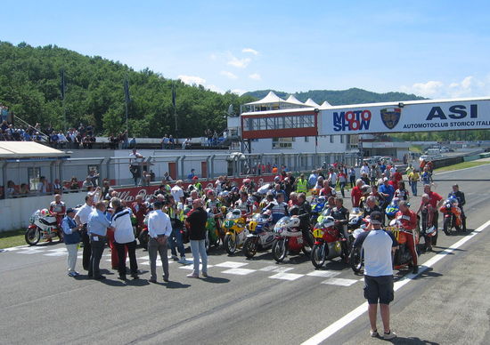 La Parata dei Campioni all'ASI Moto Show di Varano