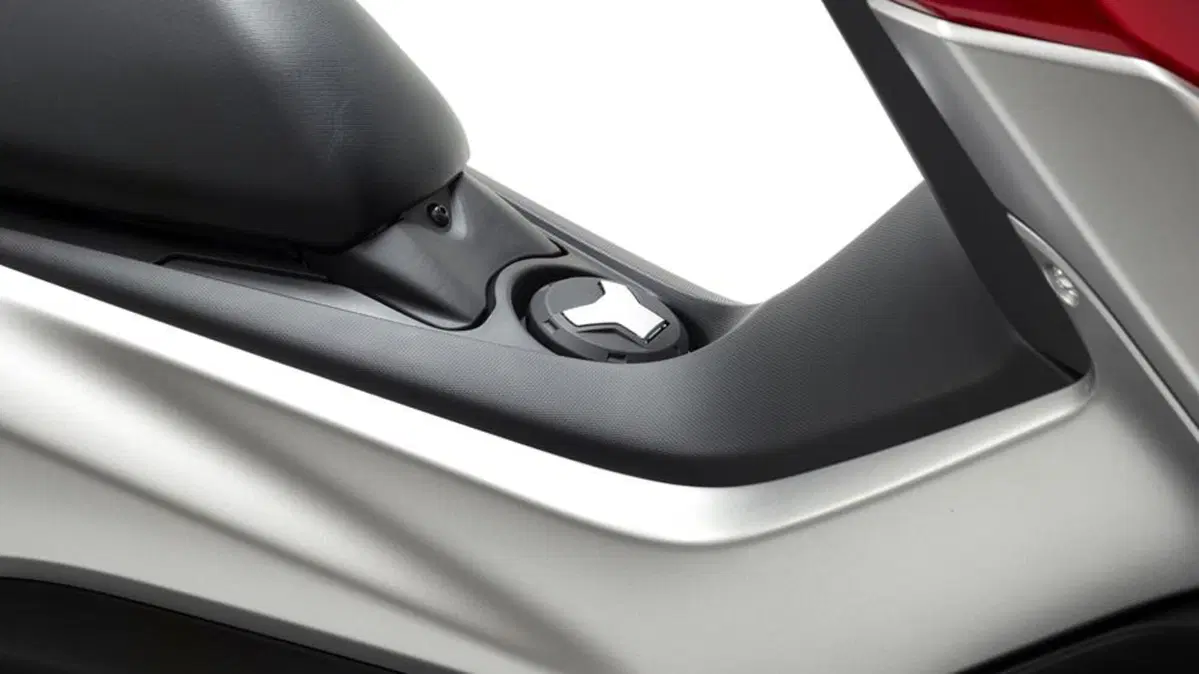 Yamaha N-Max 125 N-Max 125 (2015 - 17) (7)