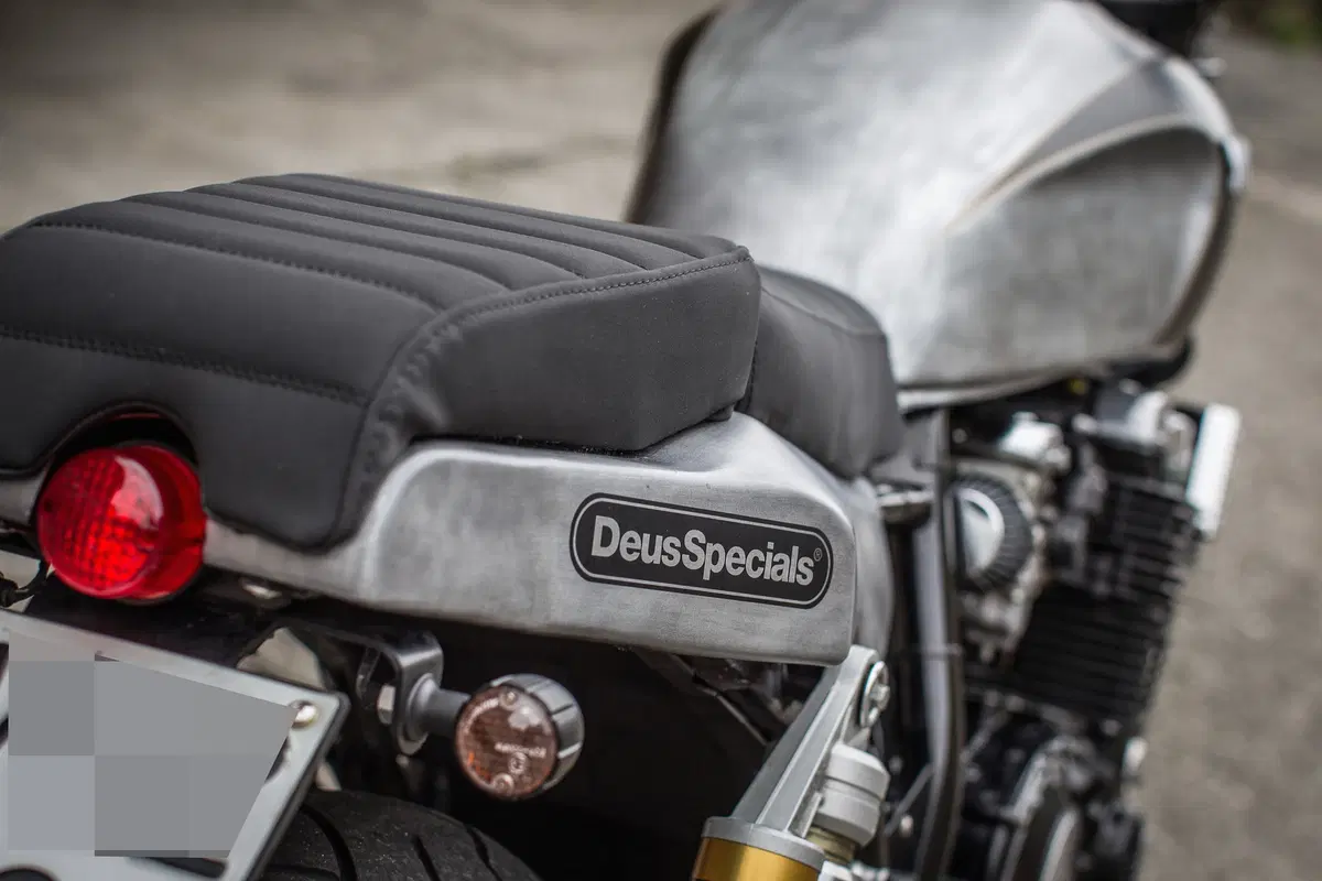 Yamaha XJR 1200 “La Ruvida” by Deus (12)