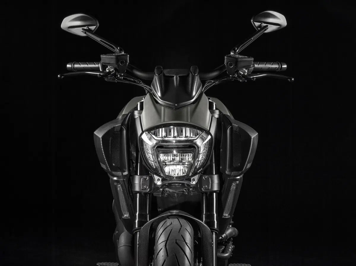 Diavel Titanium, un’edizione speciale per palati fini (2)
