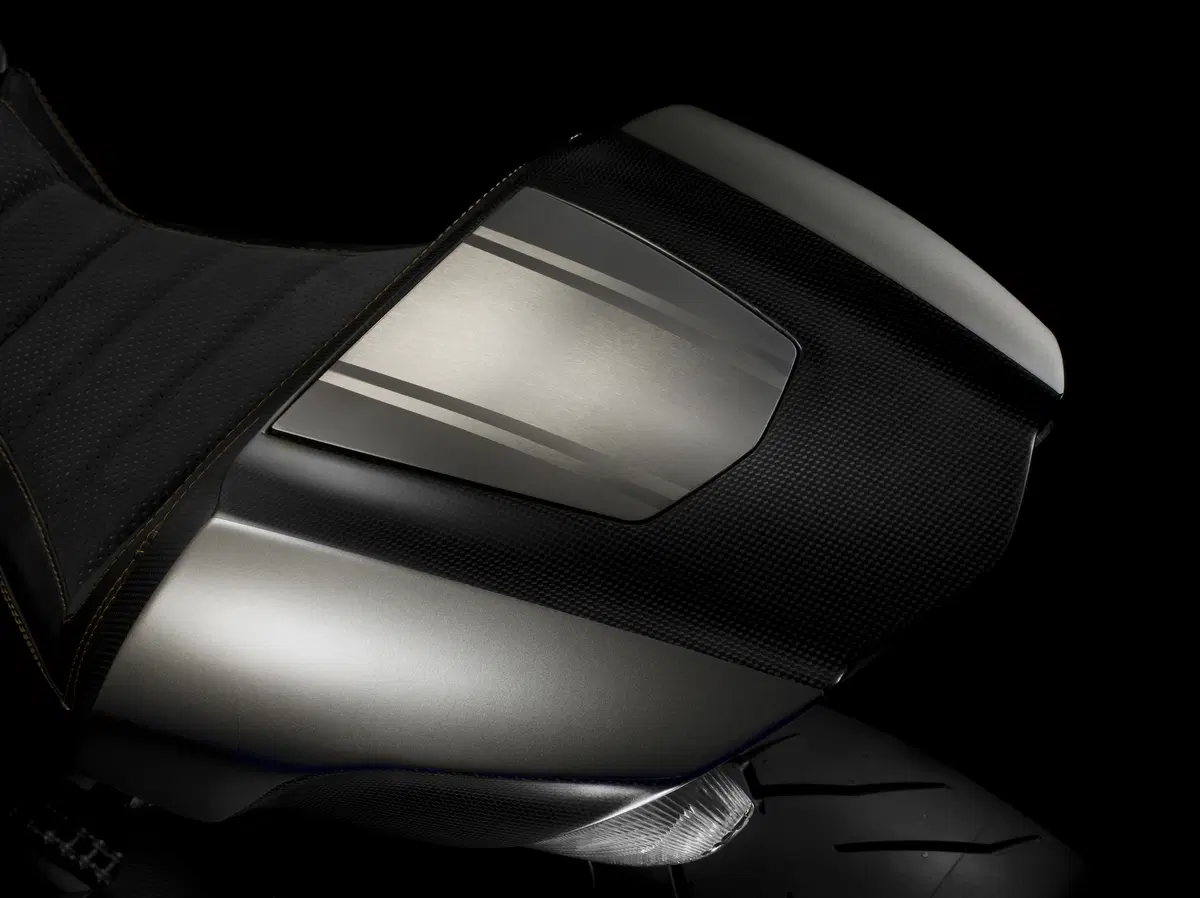 Diavel Titanium, un’edizione speciale per palati fini (3)