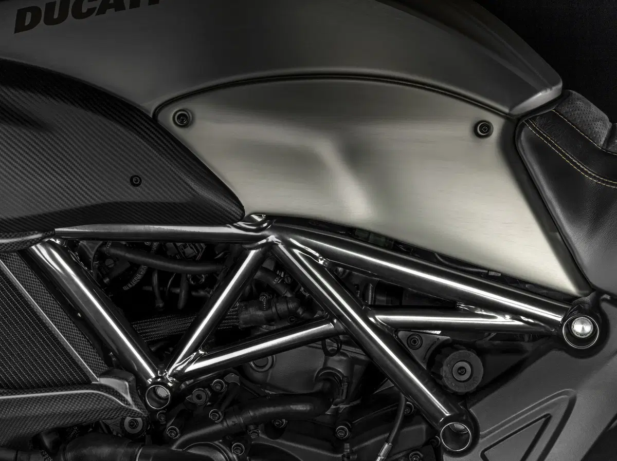 Diavel Titanium, un’edizione speciale per palati fini (6)