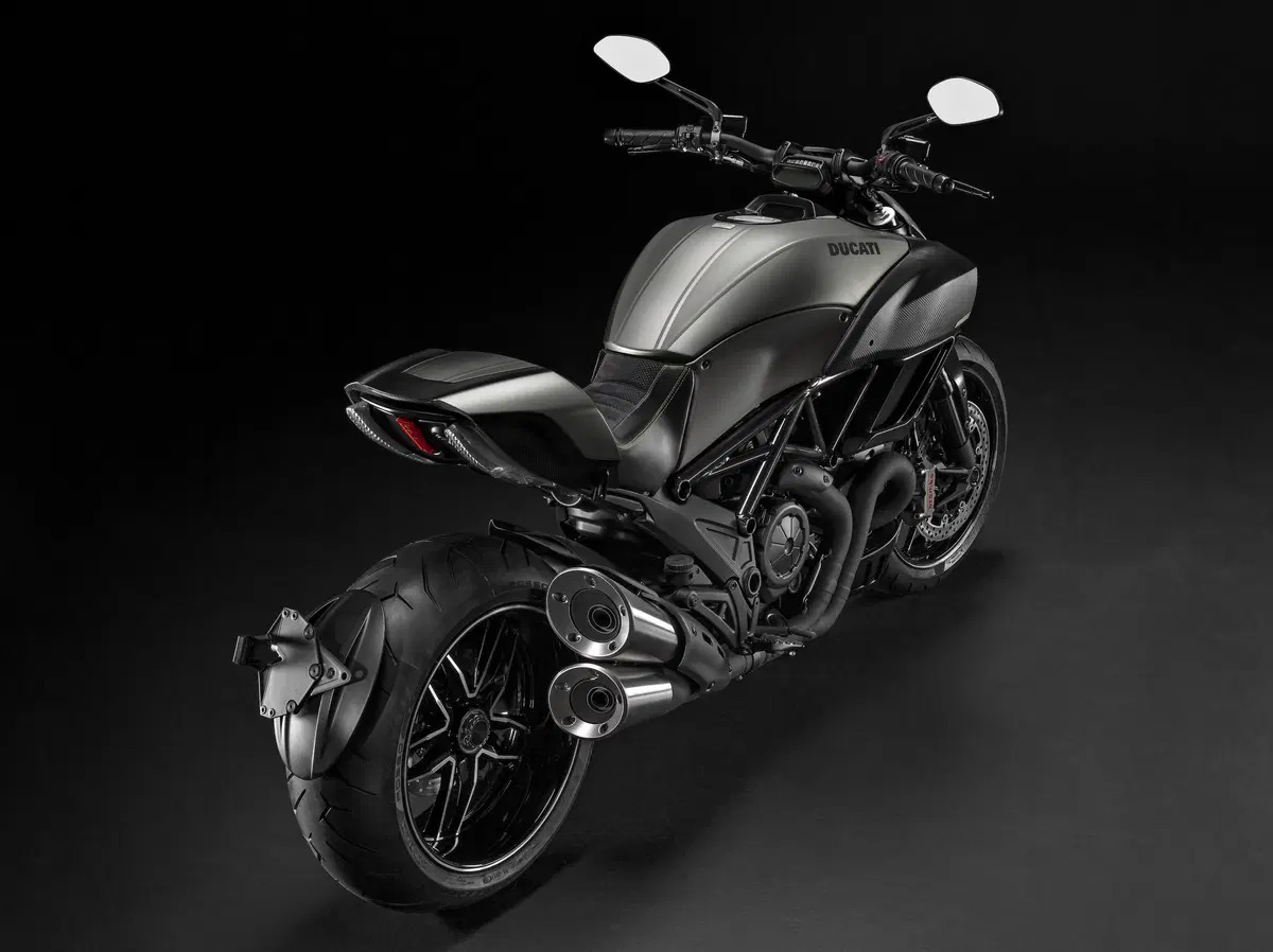 Diavel Titanium, un’edizione speciale per palati fini (2)
