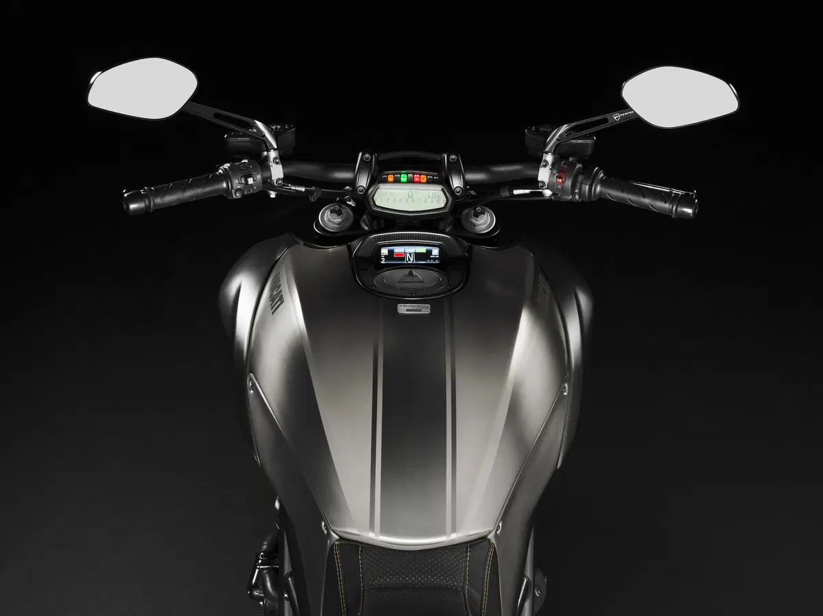Diavel Titanium, un’edizione speciale per palati fini (7)